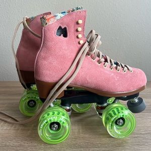 Moxi Lolly Roller Skates & Impala 3-Piece Pads Set & Spare Wheels & Tool